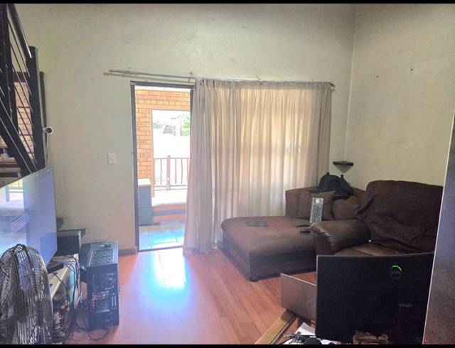 2 BEDROOM TOWNHOUSE FOR SALE IN ROOIHUISKRAAL NORTH